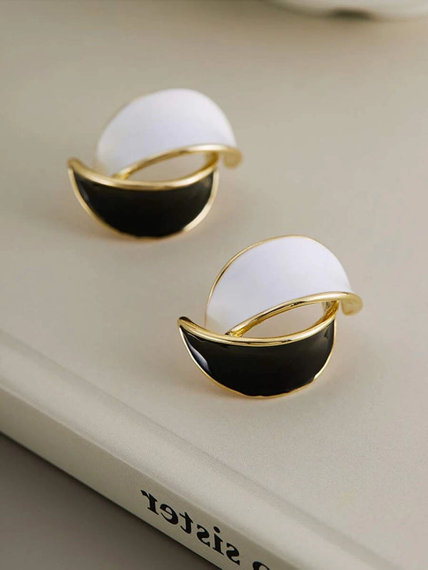 Shein - Coordinated stud earrings