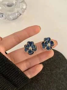 Shein - Flower Stud Earrings