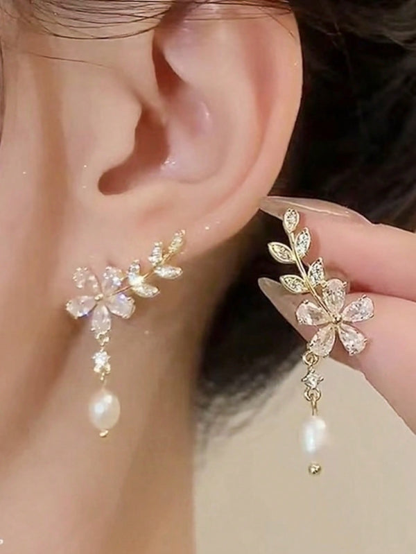 Shein - 1pair Fashionable Luxurious Ladies' Faux Pearl & Rhinestone Leaf & Flower Drop Earrings