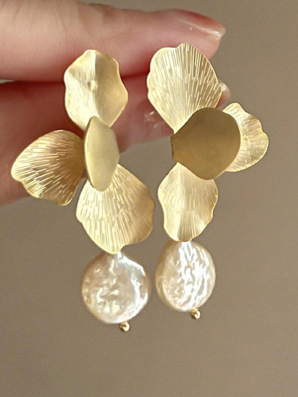 Shein - 1pair Metallic Flower Petal & Faux Pearl Earrings