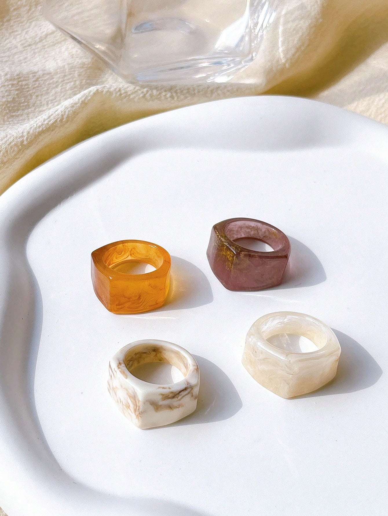 Shein - Set Of 4 Acrylic Vintage Rings In Coffee, Purple, White & Ivor ...