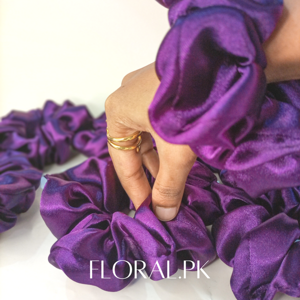 FLORAL - Berry scrunchie