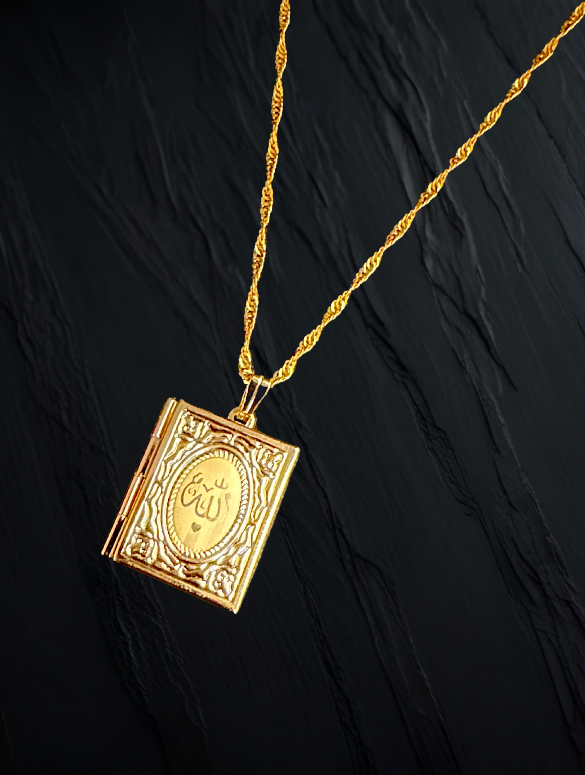 Beri - Arabic Calligraphy Golden Locket with Chain and Frame Inside ...