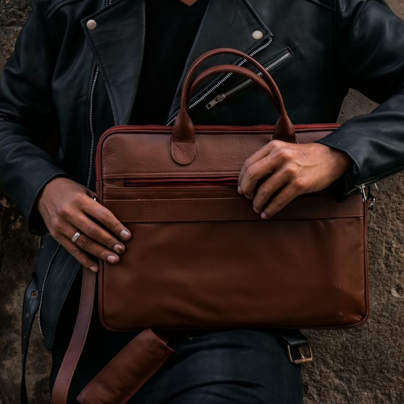 Mua Ringsun Full Grain Leather Laptop Bag - 15.6 Inch Leather Briefcase for  Men Handcrafted Leather Computer Bag Messenger Bag trên Amazon Mỹ chính  hãng 2023 | Giaonhan247