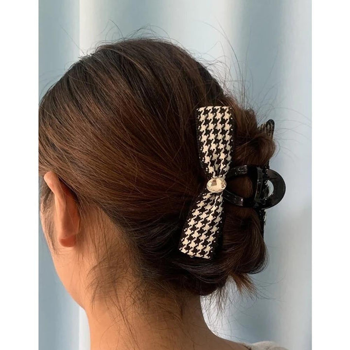 Shein- Houndstooth Pattern Hair Claw- black and white