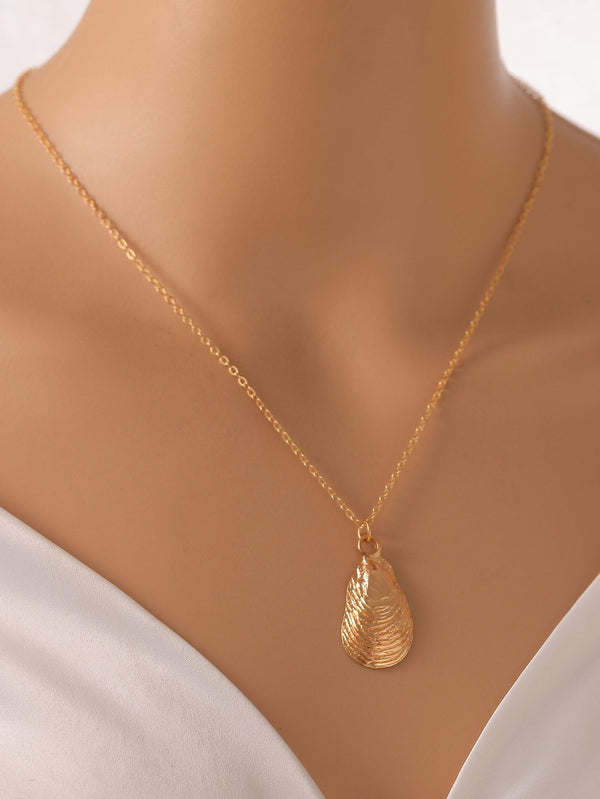 Shein- Simple Pendant Necklace