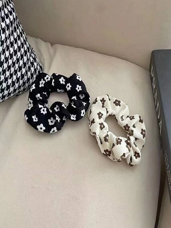 Shein- Scrunchie floral pattern 2 pcs