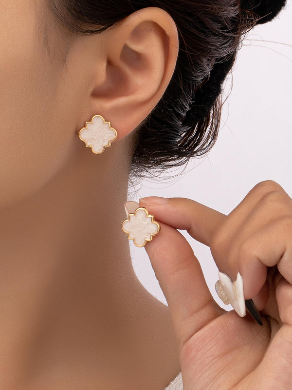 Shein - 2pcs Flower Stud Earrings