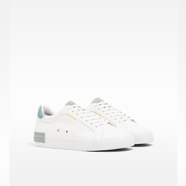 Bershka- Men’s trainers with coloured heel detail- WHITE