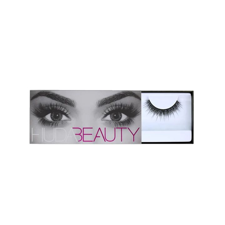 Huda Beauty- Classic Lash Claudia #6