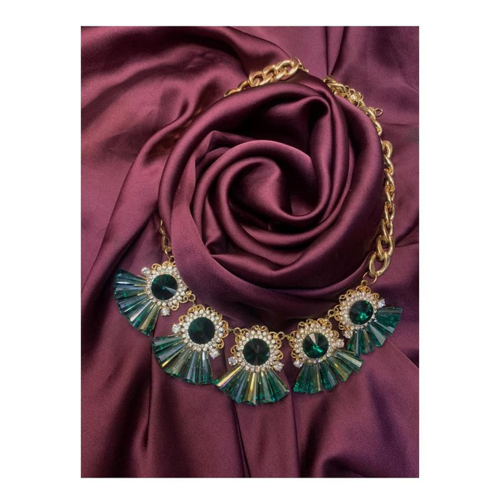 Garnet Lane- EMERALD GREEN STONED NECKBLING