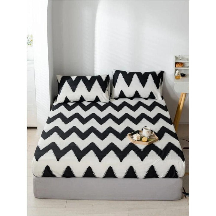 Shein- Sheet Set With A Chevron Pattern Without Filler