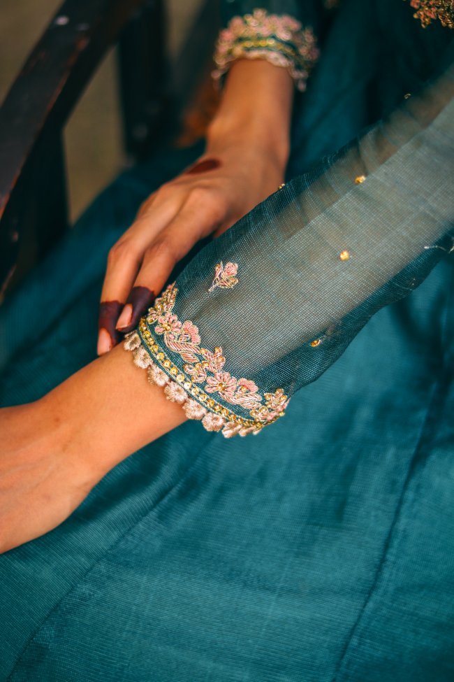 Sara Nisar- Aabshaar