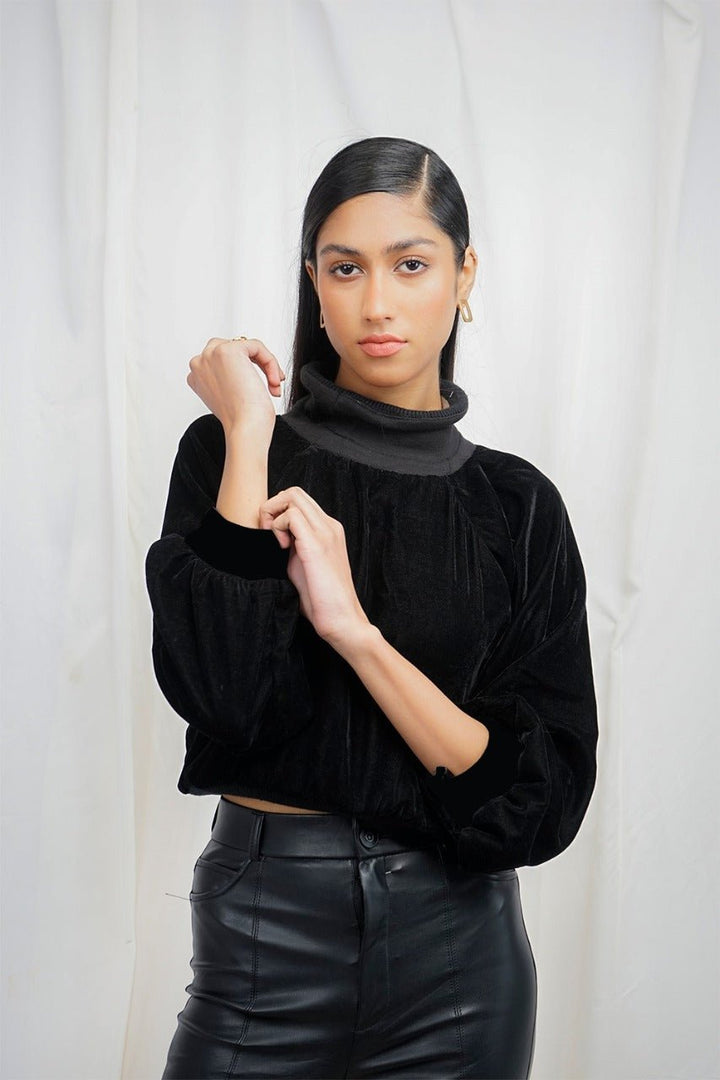 VYBE - Velvet crop high-neck- Black