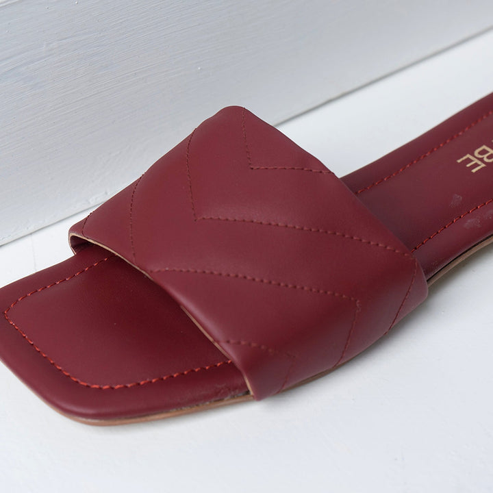 VYBE- V-Quliting Slide-Maroon