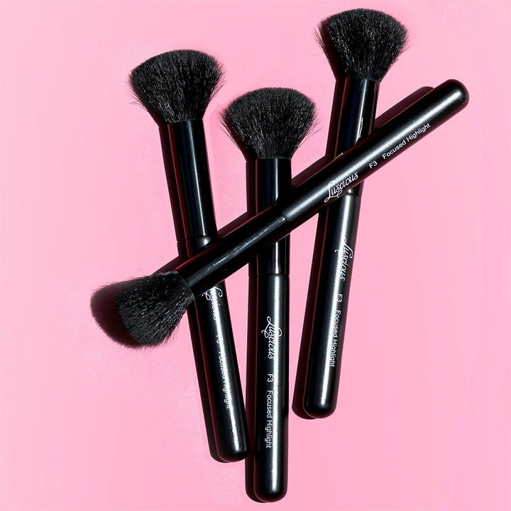 Luscious Cosmetics- Powder Blush Brush F4